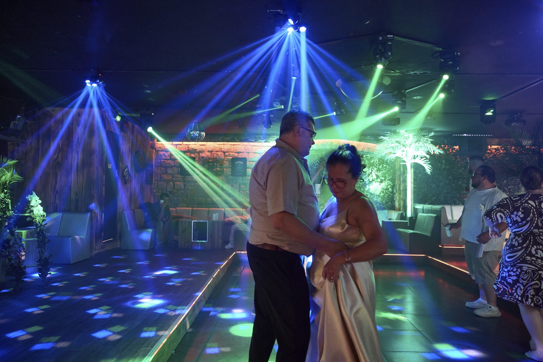 Réalisation Mariage 68c194b69c5e58.77821685 - LENIGHT : organisation, installation, animation de soirée et ambiance club Réalisation Mariage 68c194b69c5e58.77821685 - LENIGHT : organisation, installation, animation de soirée et ambiance club
