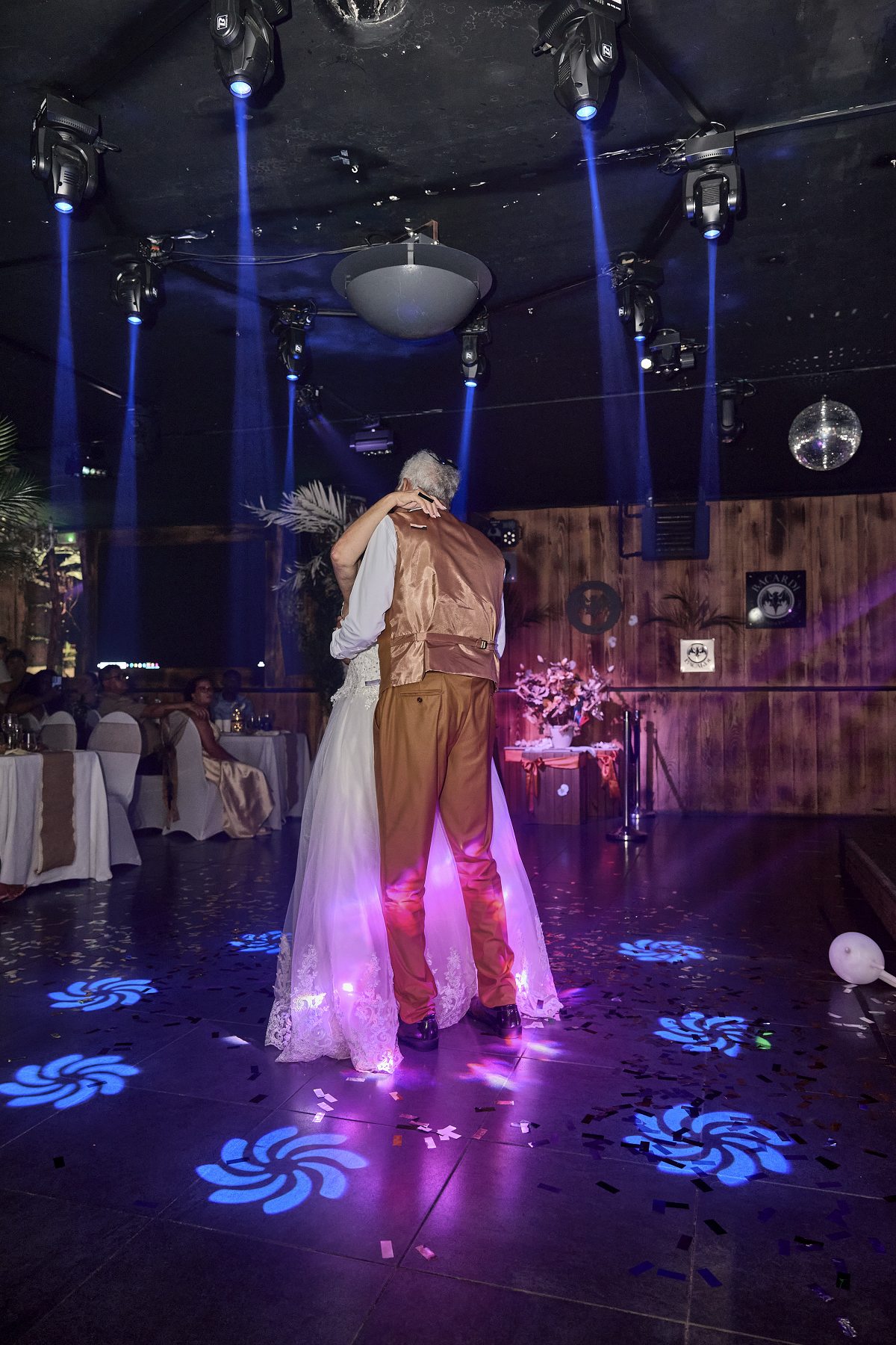 Réalisation Mariage 68c194b6a3f106.01280754 - LENIGHT : organisation, installation, animation de soirée et ambiance club Réalisation Mariage 68c194b6a3f106.01280754 - LENIGHT : organisation, installation, animation de soirée et ambiance club