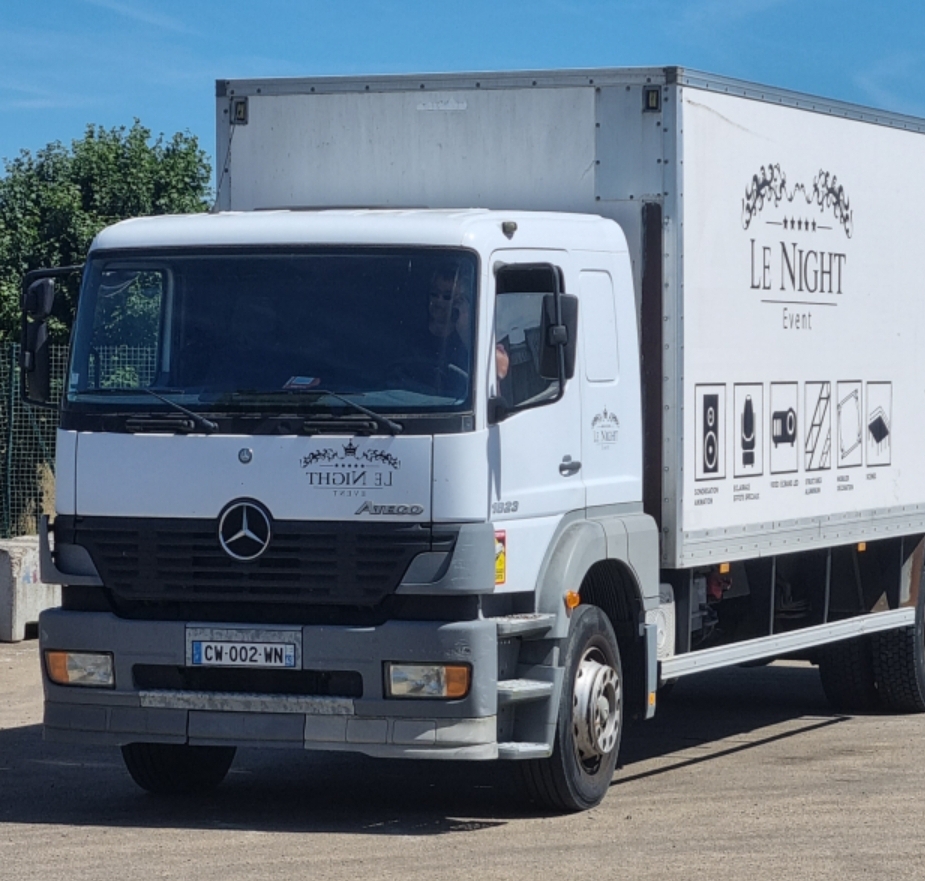 Réalisation Ref 692702f7548a25.07674076 - LENIGHT : organisation, installation, animation de soirée et ambiance club