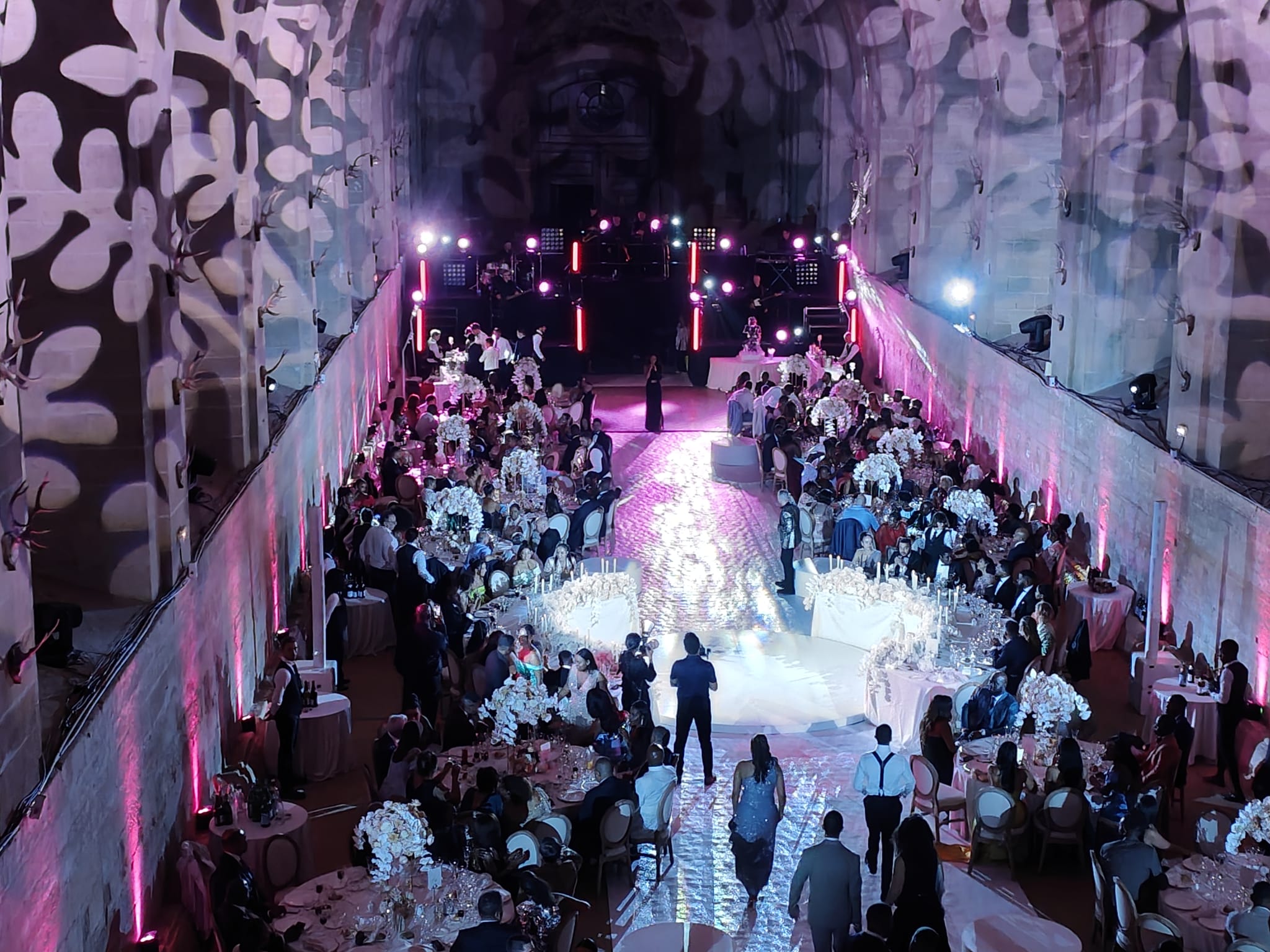 Réalisation Ref 6927044f841747.60886118 - LENIGHT : organisation, installation, animation de soirée et ambiance club