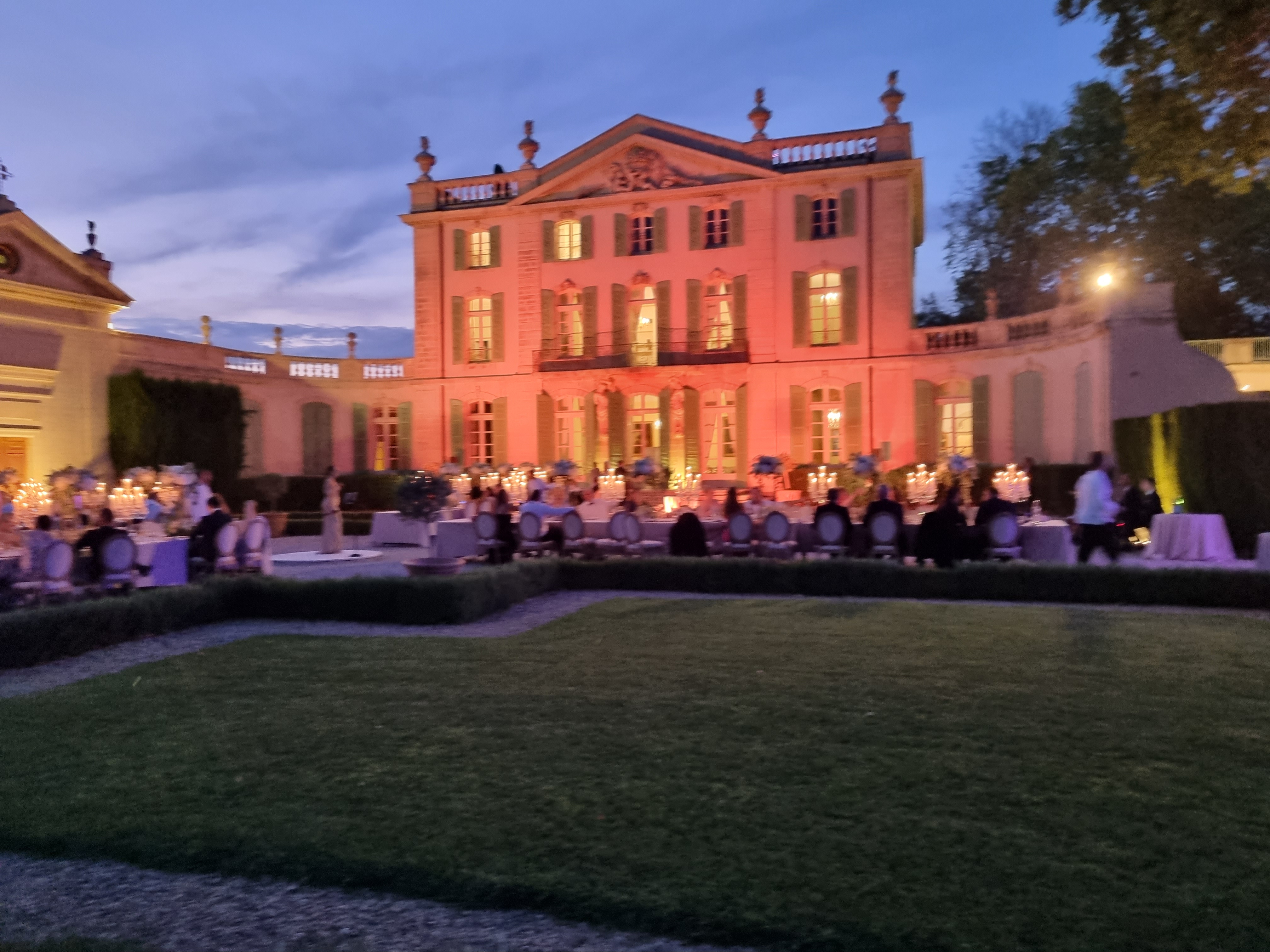 Réalisation Ref 69270544af4d90.65173821 - LENIGHT : organisation, installation, animation de soirée et ambiance club