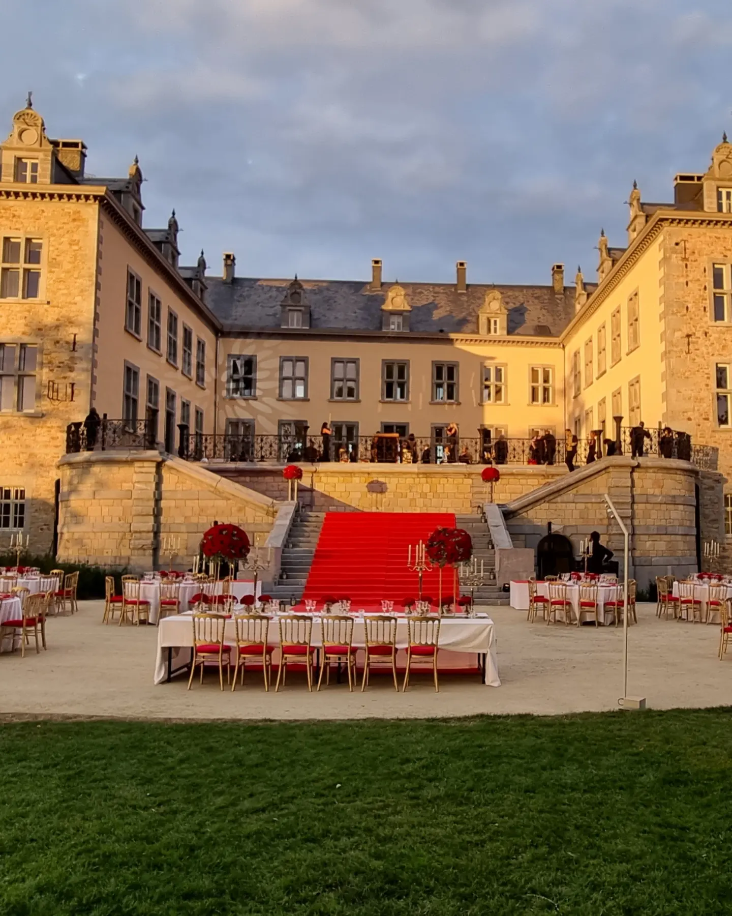 Réalisation Ref 69270579abc348.07452644 - LENIGHT : organisation, installation, animation de soirée et ambiance club