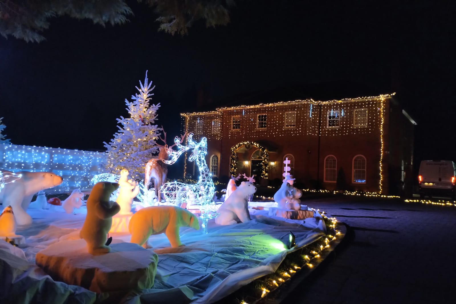 Réalisation Ref 69270636d296d1.81156069 - LENIGHT : organisation, installation, animation de soirée et ambiance club