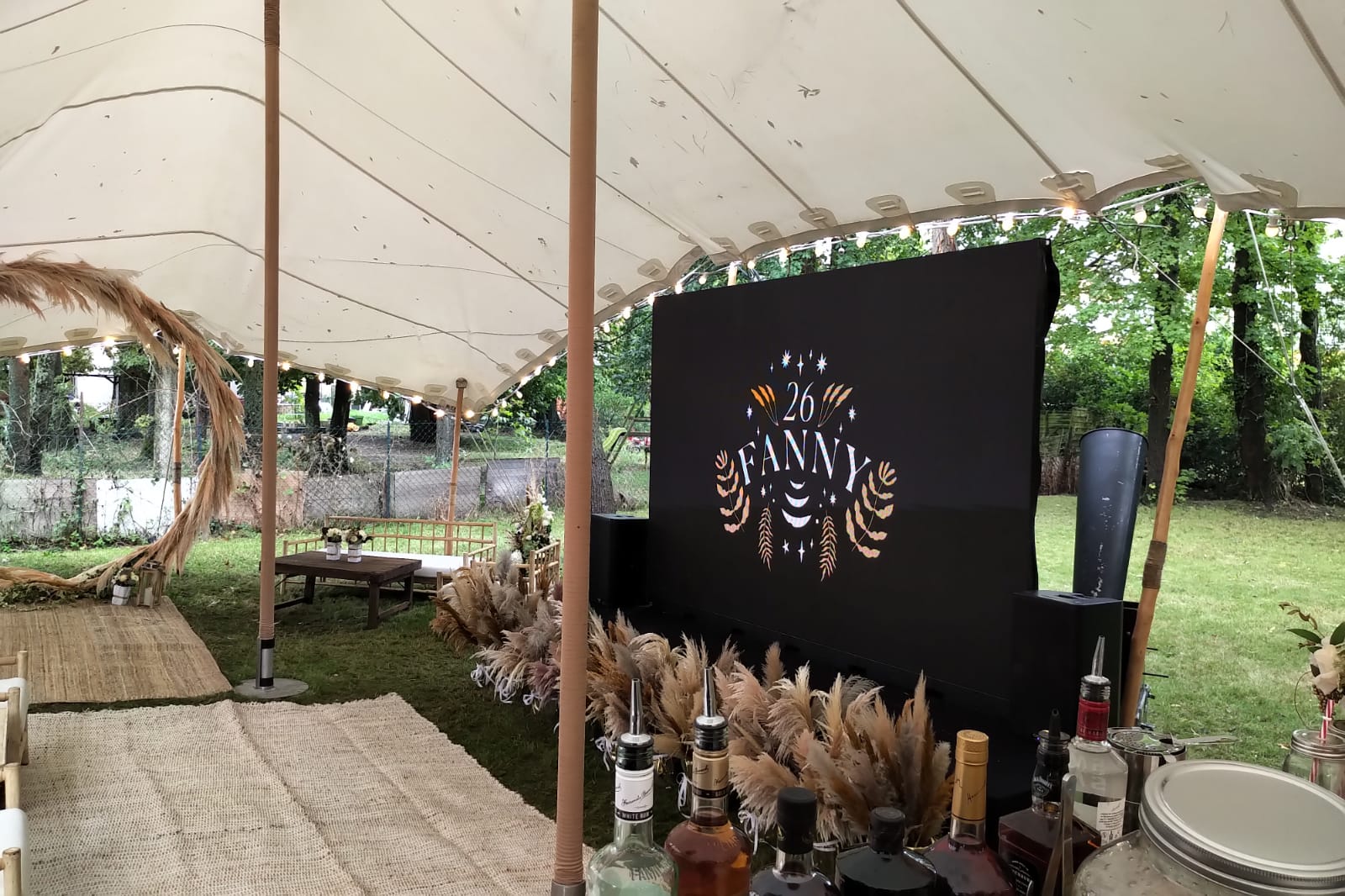 Réalisation Ref 69270663666724.76396250 - LENIGHT : organisation, installation, animation de soirée et ambiance club