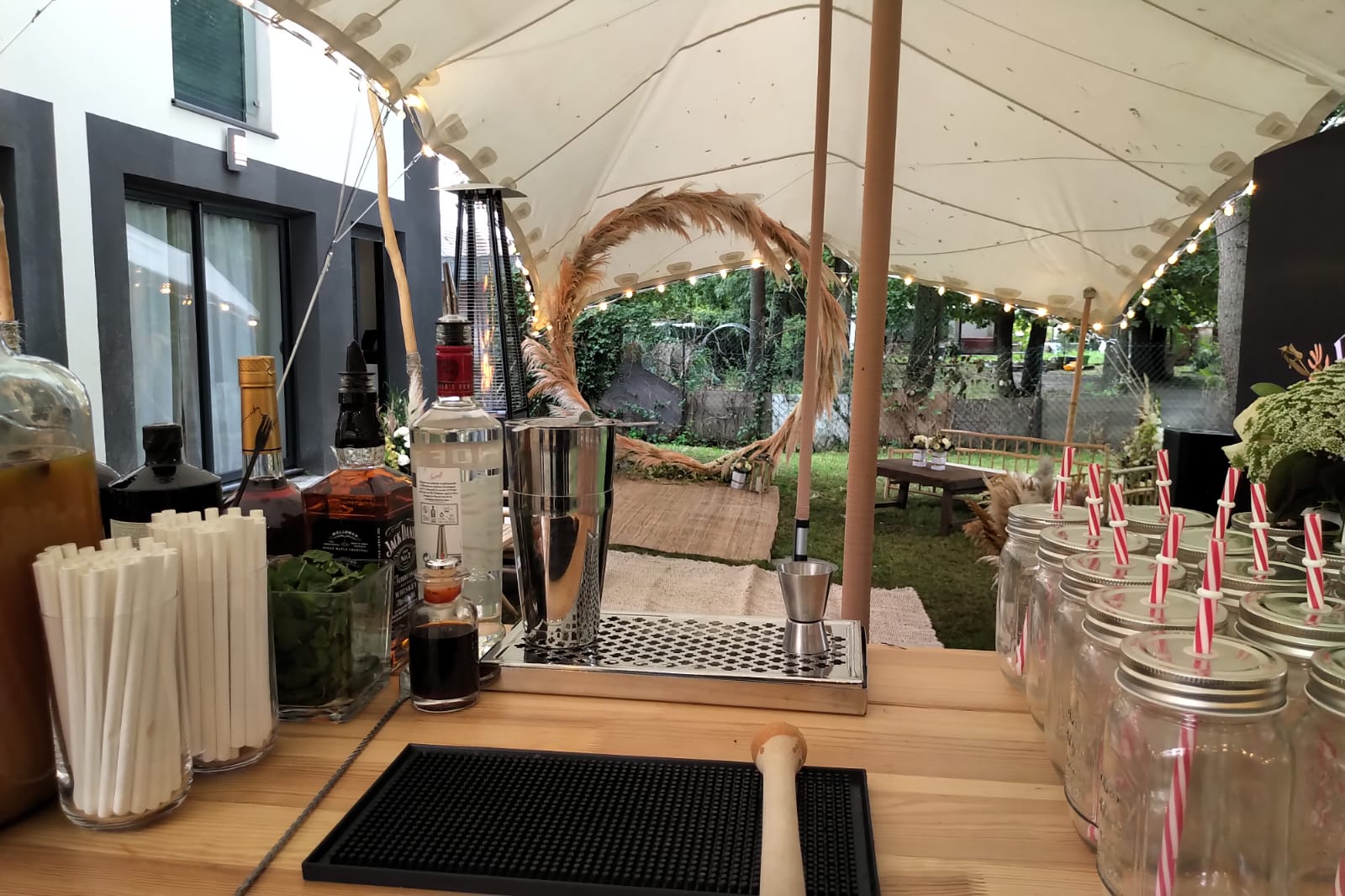 Réalisation Ref 6927066366d742.91709754 - LENIGHT : organisation, installation, animation de soirée et ambiance club