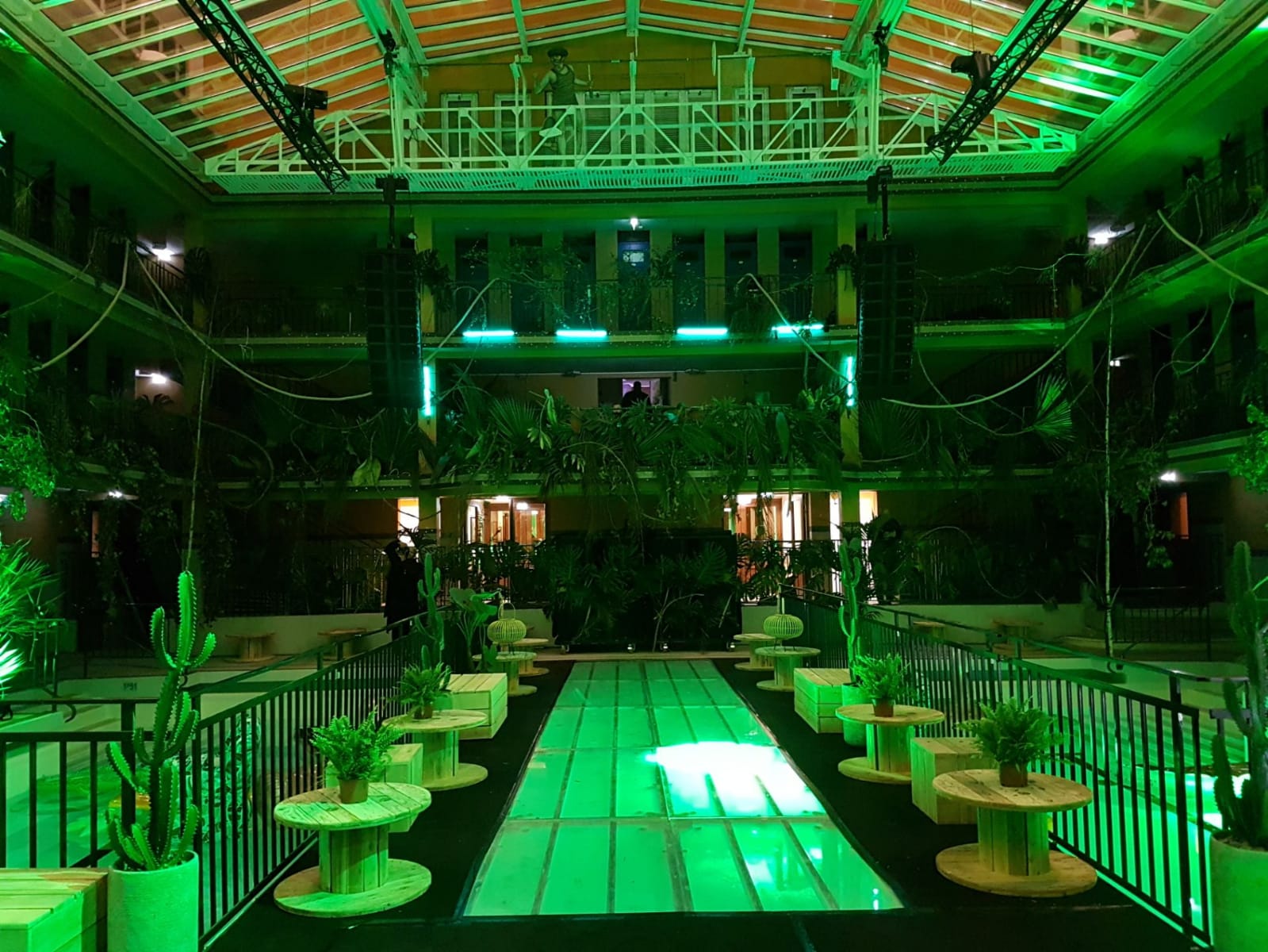 Réalisation Ref 692706b56ba3c0.97863932 - LENIGHT : organisation, installation, animation de soirée et ambiance club