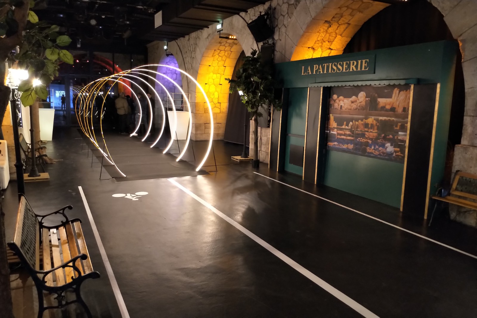 Réalisation Ref 692706f1ed98b7.86803423 - LENIGHT : organisation, installation, animation de soirée et ambiance club