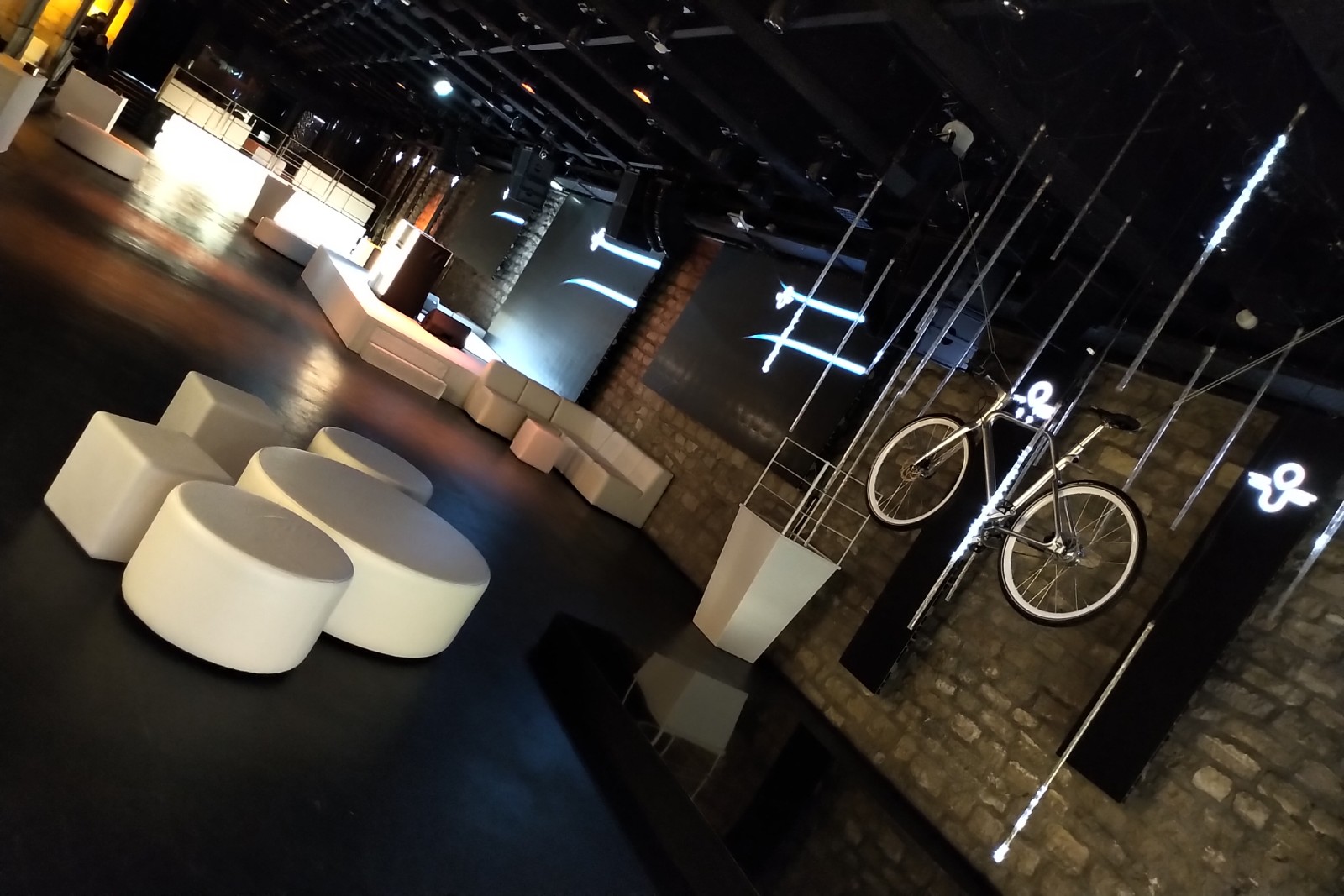 Réalisation Ref 692706f1ee7656.49016515 - LENIGHT : organisation, installation, animation de soirée et ambiance club