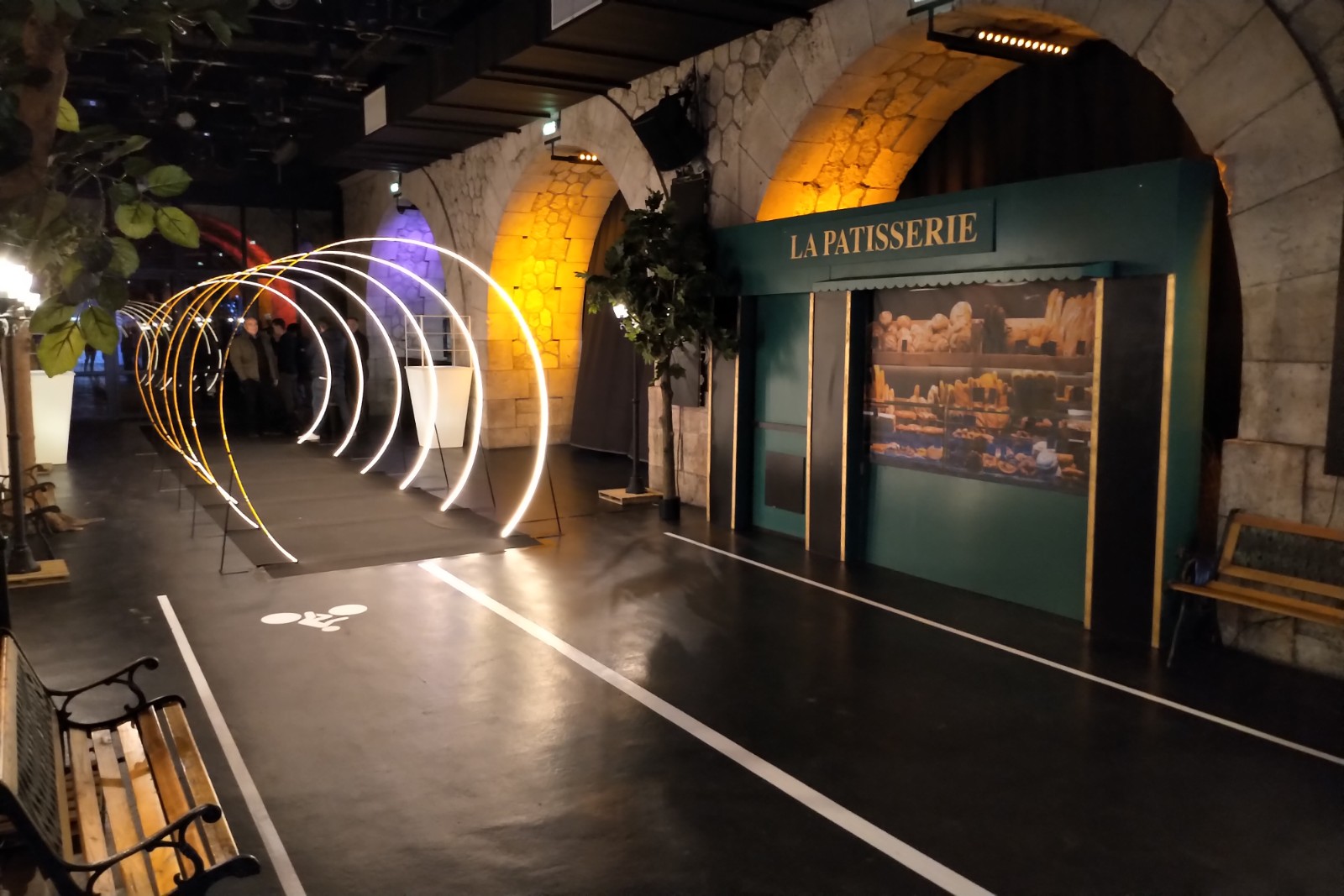 Réalisation Ref 692706f1f04d53.70266914 - LENIGHT : organisation, installation, animation de soirée et ambiance club