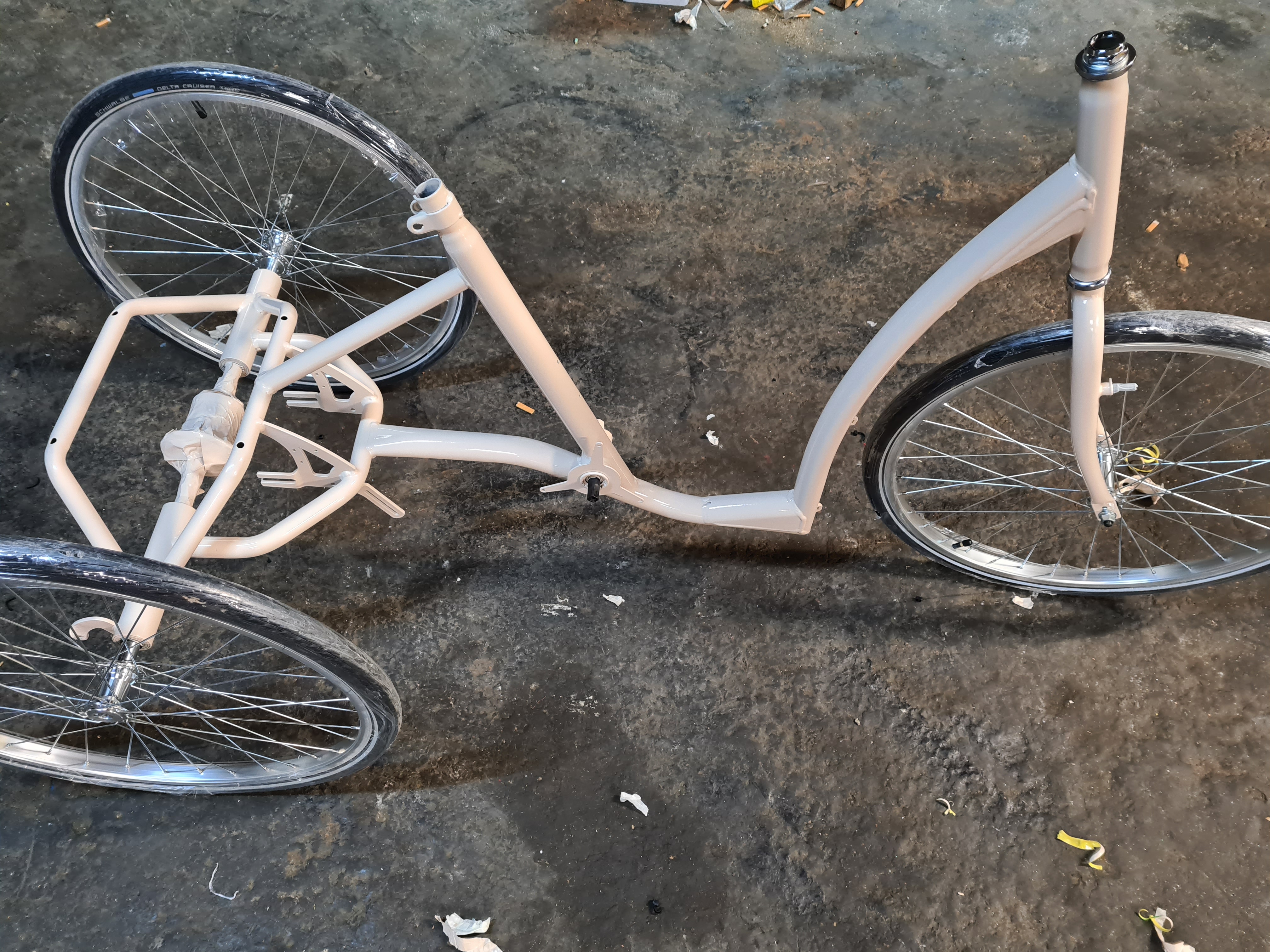 Réalisation Ref 692707eb8d5f14.93533708 - LENIGHT : organisation, installation, animation de soirée et ambiance club