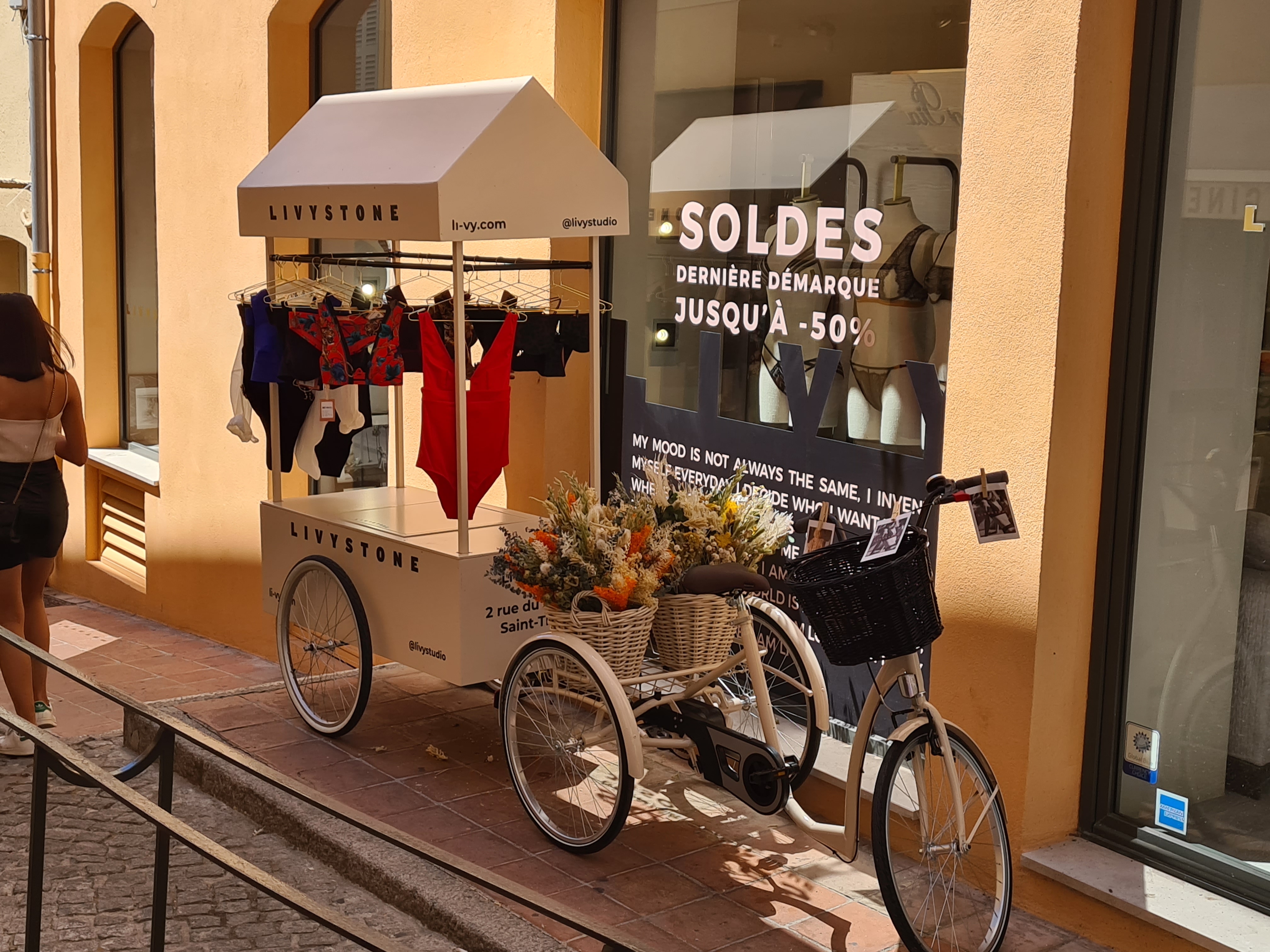 Réalisation Ref 692707eb949064.82038748 - LENIGHT : organisation, installation, animation de soirée et ambiance club